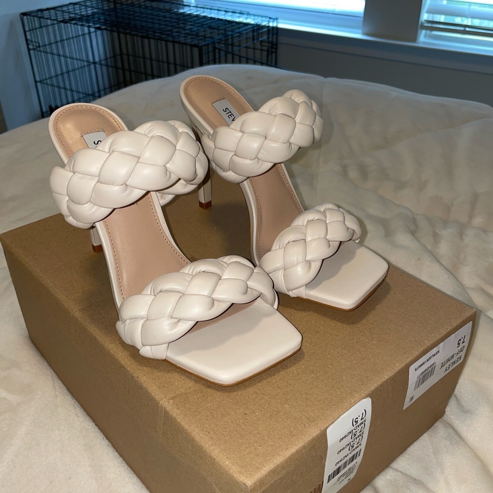 Kenley Sandal In Off White